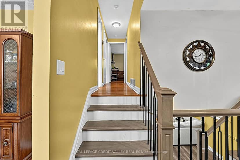 16 Lockton Crescent — photo 20 of 40