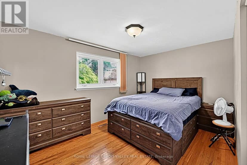 16 Lockton Crescent — photo 24 of 40