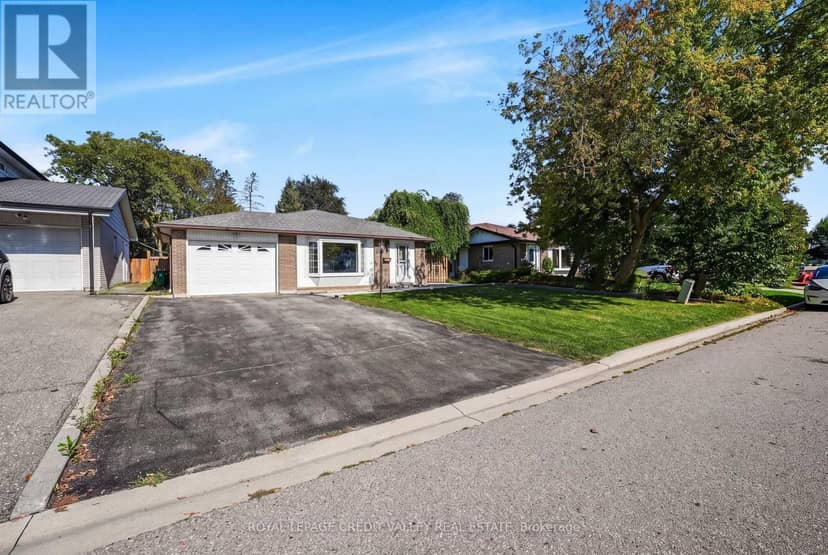 16 Lockton Crescent — photo 3 of 40