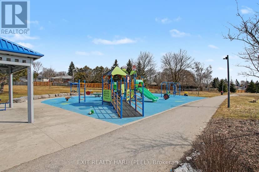 93 - 90 Lawrence Avenue — photo 31 of 35