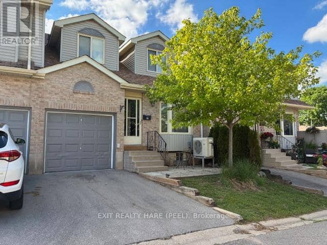 93 - 90 Lawrence Avenue — photo 5 of 35