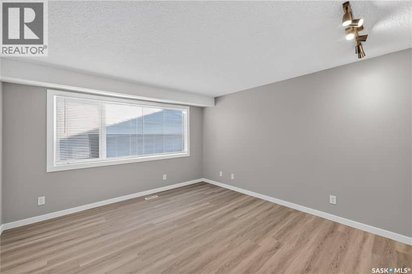18 University Park DRIVE — photo 10 of 26