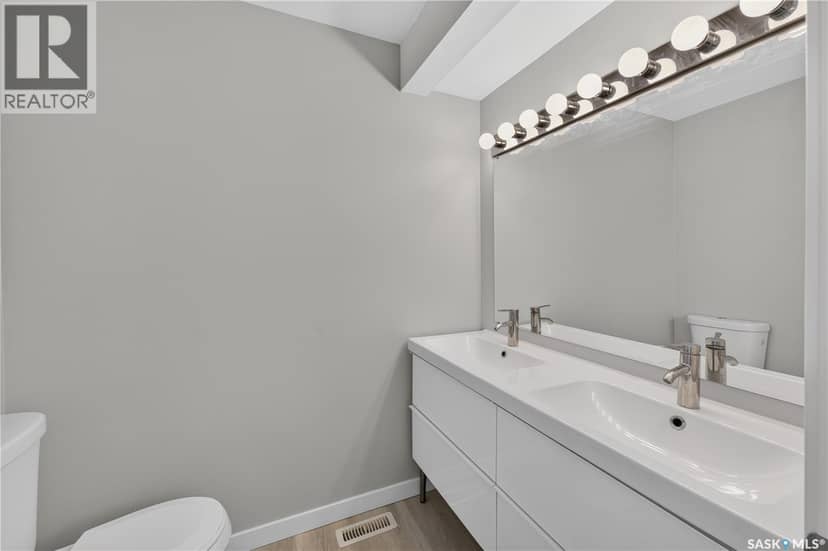 18 University Park DRIVE — photo 12 of 26
