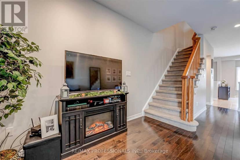 676 Rowley Common — photo 11 of 34