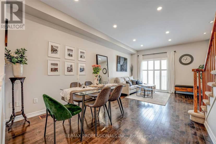 676 Rowley Common — photo 2 of 34