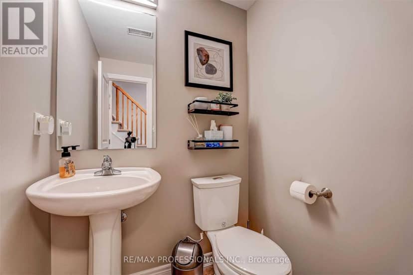 676 Rowley Common — photo 29 of 34