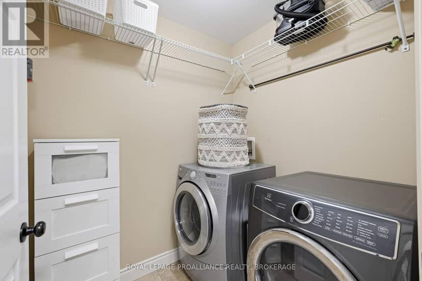 1464 Ottawa Street — photo 15 of 40