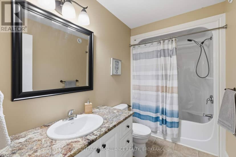 1464 Ottawa Street — photo 16 of 40