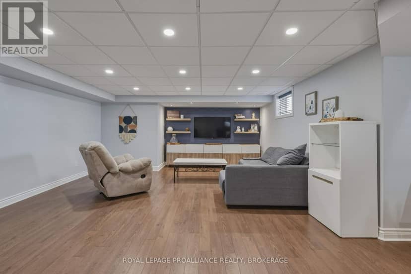 1464 Ottawa Street — photo 33 of 40