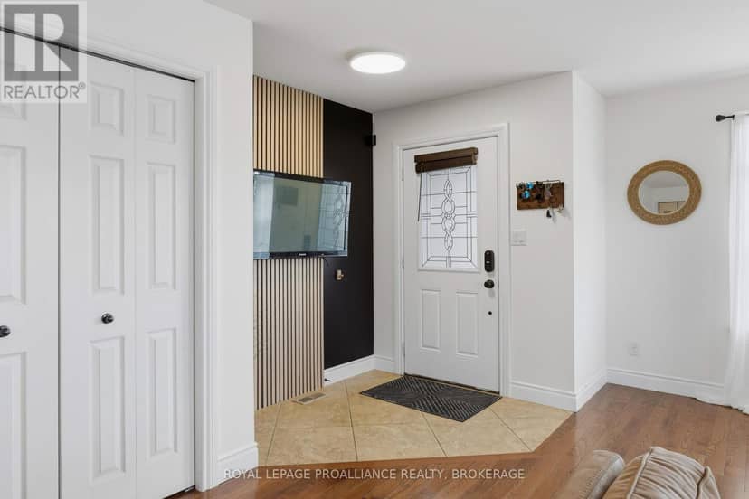 1464 Ottawa Street — photo 4 of 40