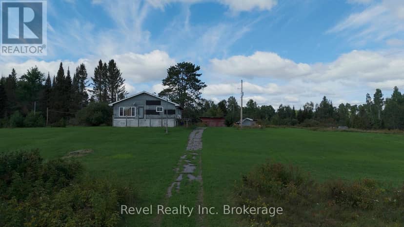 2395 Papineau Road — photo 10 of 29
