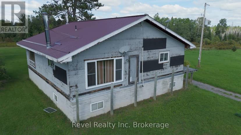 2395 Papineau Road — photo 24 of 29