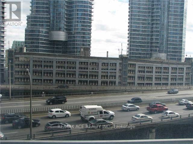 404 - 12 York Street — photo 10 of 10