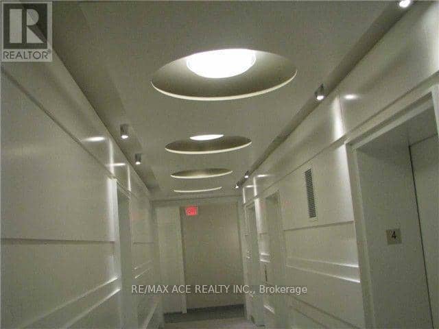 404 - 12 York Street — photo 3 of 10
