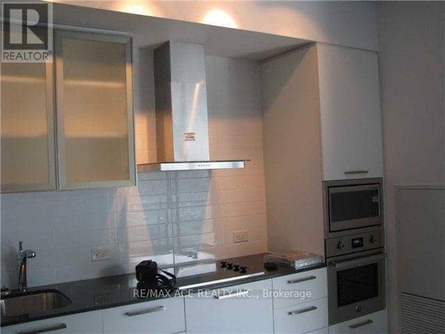 404 - 12 York Street — photo 4 of 10