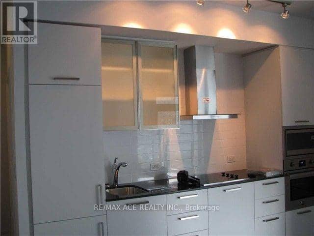 404 - 12 York Street — photo 5 of 10