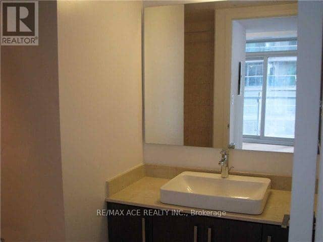 404 - 12 York Street — photo 7 of 10