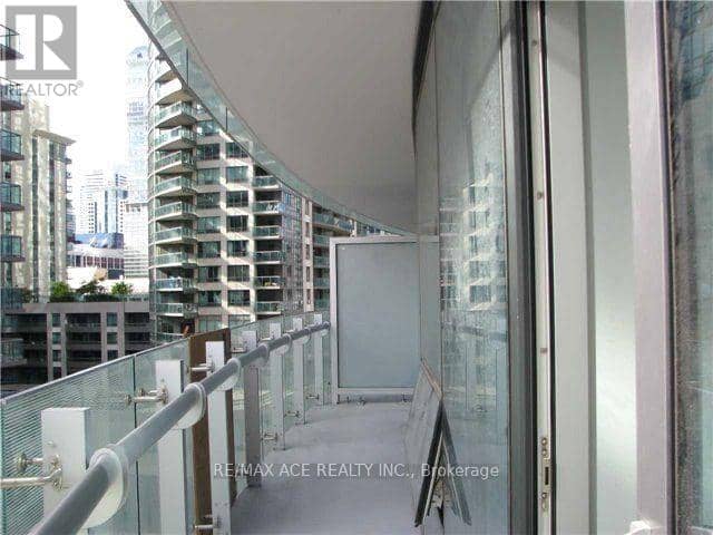 404 - 12 York Street — photo 9 of 10