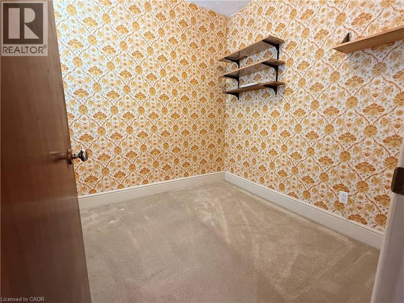 358 BARTON Street E — photo 11 of 30