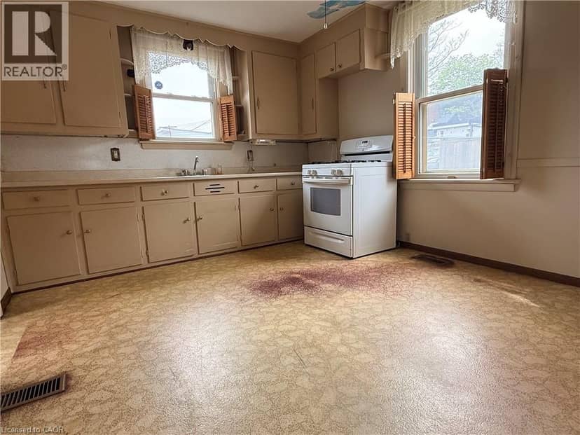 358 BARTON Street E — photo 16 of 30