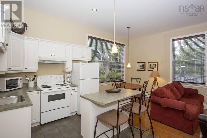 1266 Queen Street — photo 6 of 23