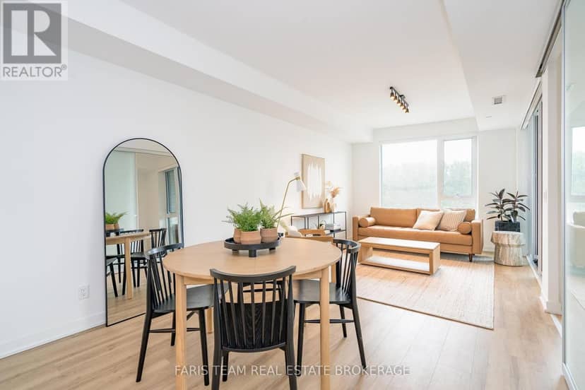 209 - 31 Huron Street — photo 15 of 40