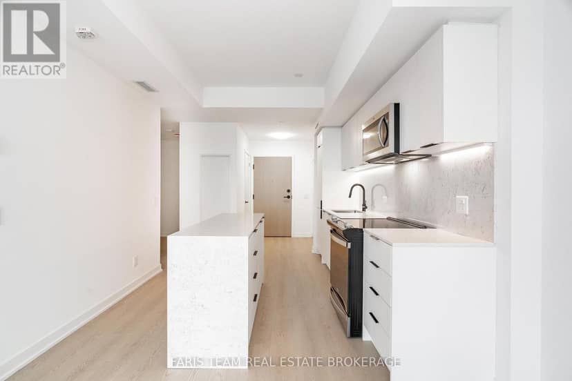 412 - 31 Huron Street — photo 11 of 40