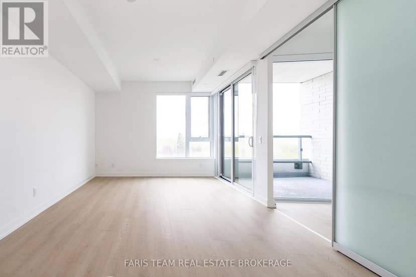 412 - 31 Huron Street — photo 13 of 40