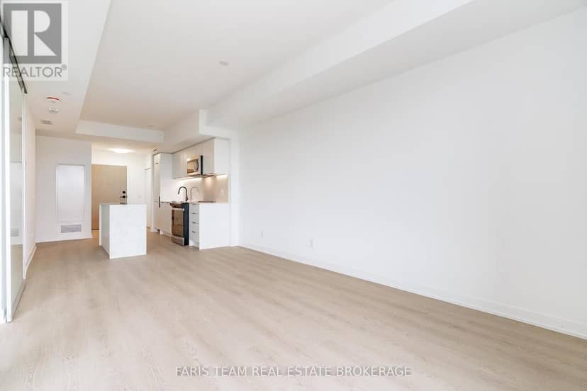 412 - 31 Huron Street — photo 16 of 40