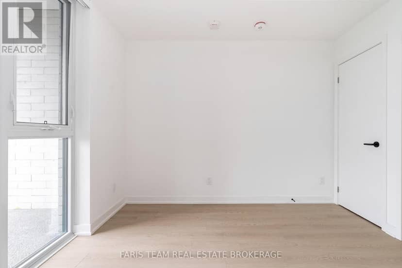 412 - 31 Huron Street — photo 19 of 40