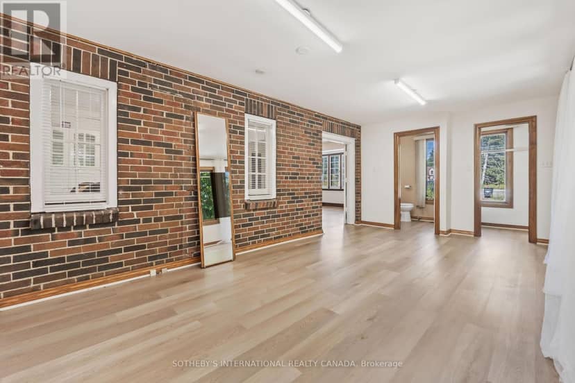 1462 Hurontario Street — photo 10 of 28
