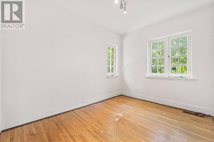 1462 Hurontario Street — photo 18 of 28