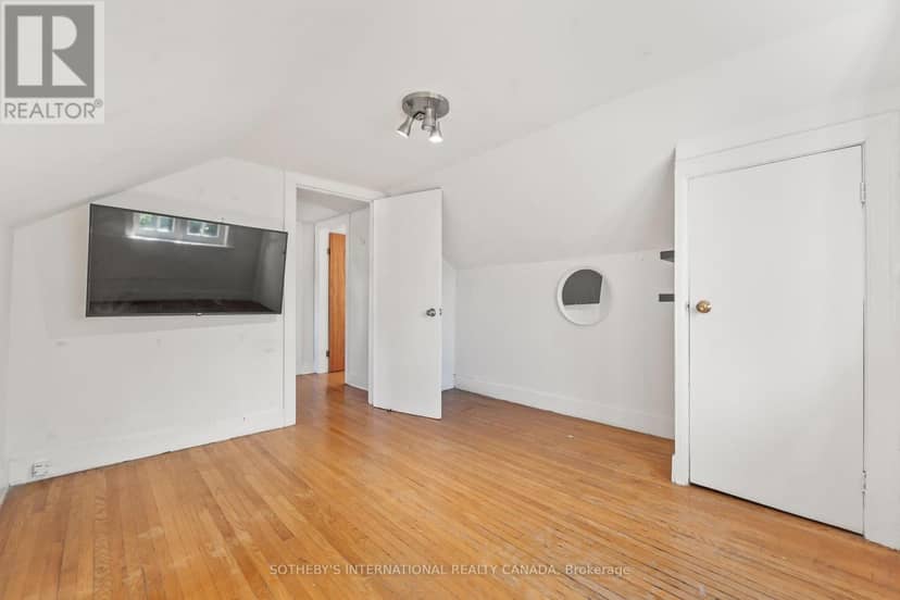 1462 Hurontario Street — photo 22 of 28