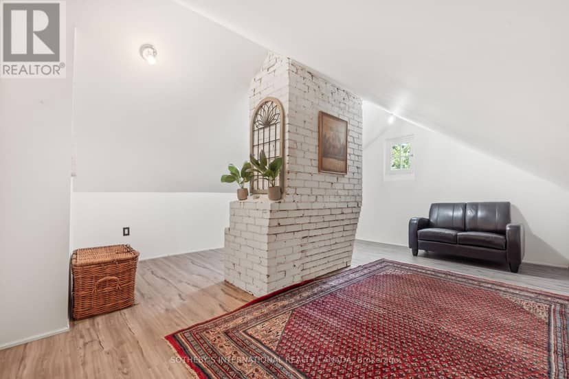 1462 Hurontario Street — photo 23 of 28