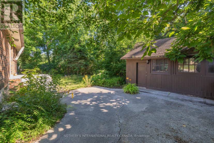 1462 Hurontario Street — photo 26 of 28