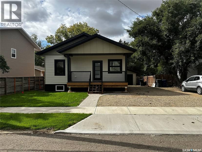 109 7th STREET, Weyburn, photo 2