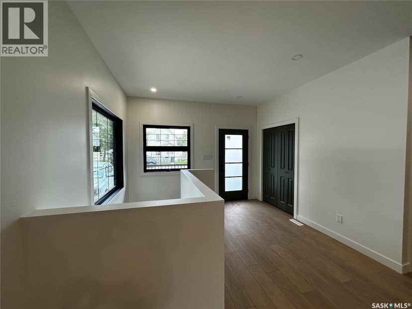 109 7th STREET, Weyburn, photo 3