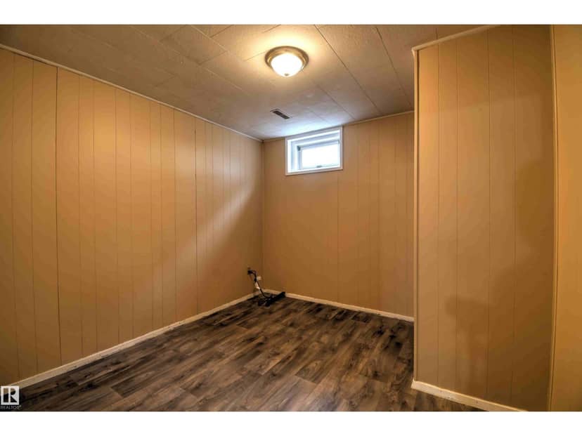 5310 51 AV — photo 16 of 23
