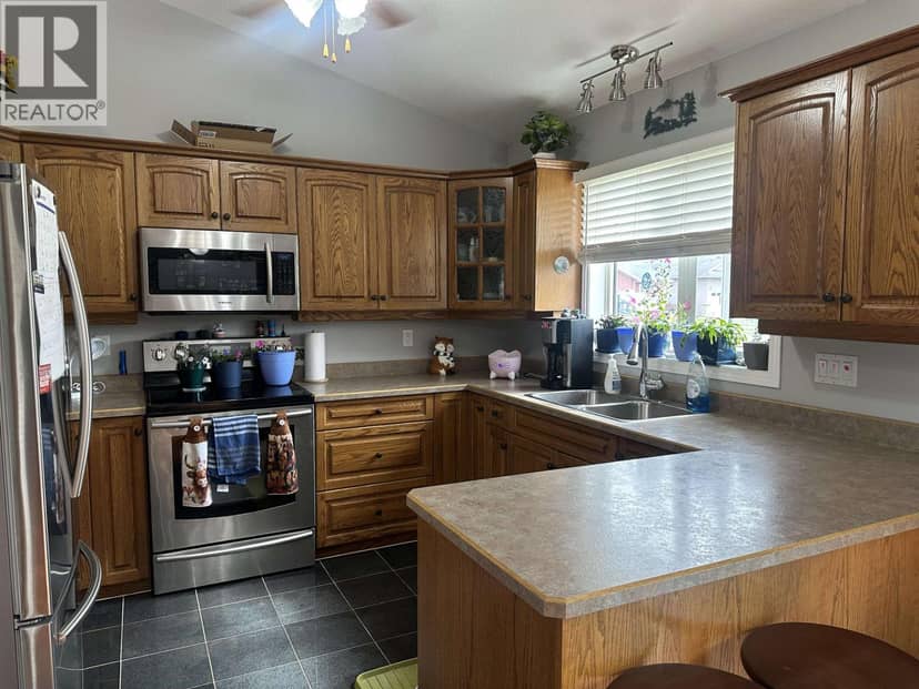 9103 118 AVENUE, Fort St. John, photo 4