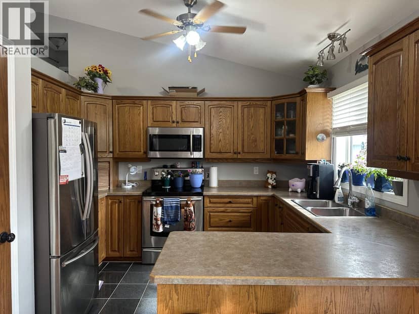 9103 118 AVENUE, Fort St. John, photo 3