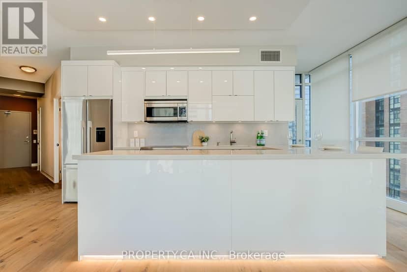 904 - 1121 Bay Street — photo 12 of 31
