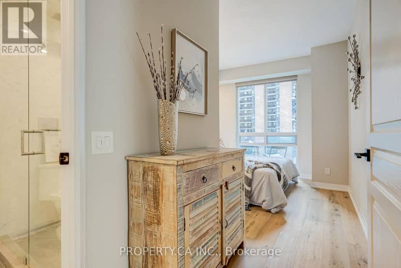 904 - 1121 Bay Street — photo 15 of 31