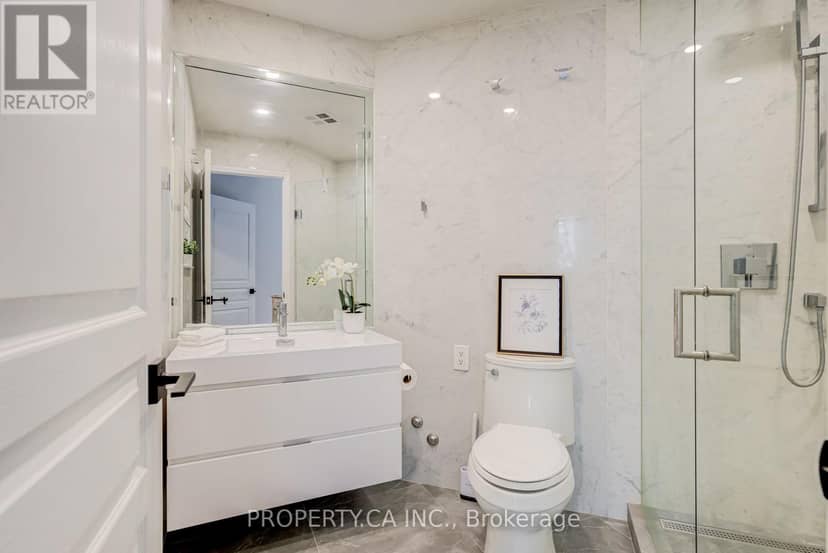 904 - 1121 Bay Street — photo 16 of 31