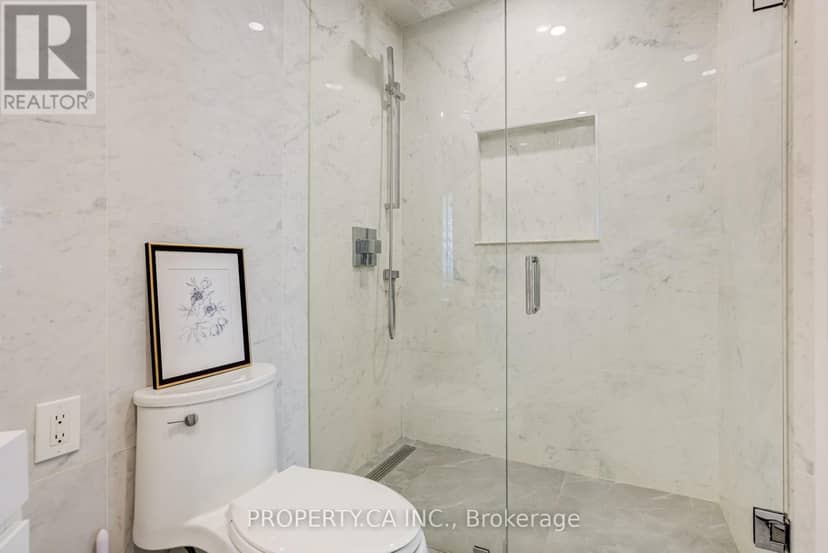 904 - 1121 Bay Street — photo 17 of 31