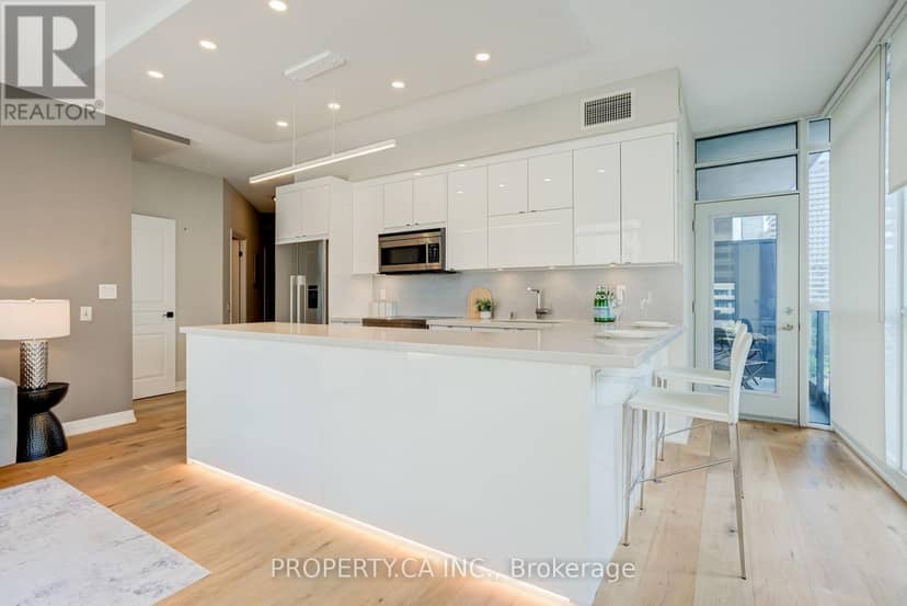 904 - 1121 Bay Street — photo 8 of 31