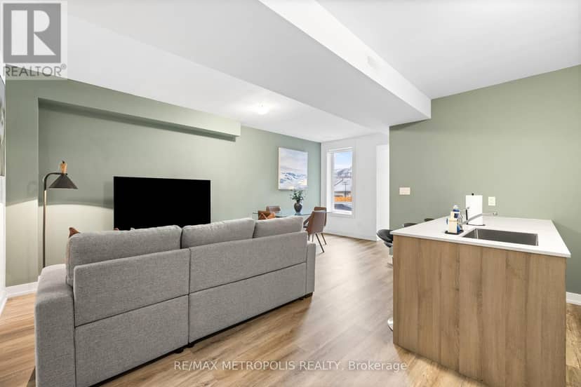 447 Lansdowne Avenue — photo 12 of 40