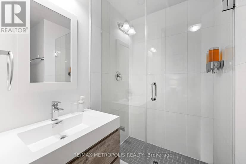 447 Lansdowne Avenue — photo 17 of 40