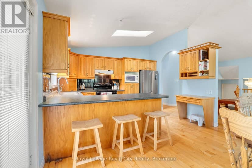 4452 Sideroad 20 N — photo 13 of 40
