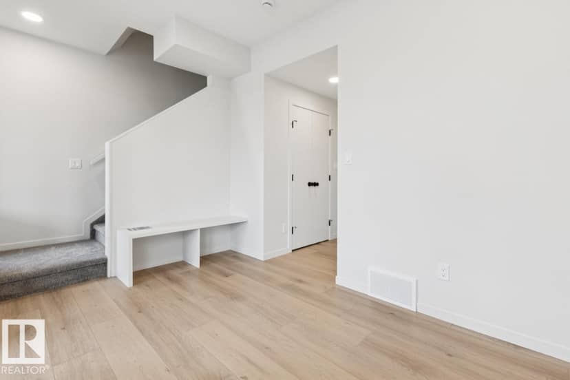 436 31 ST SW — photo 9 of 40