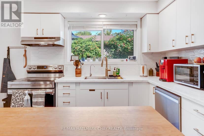 11 Daphne Crescent — photo 14 of 37